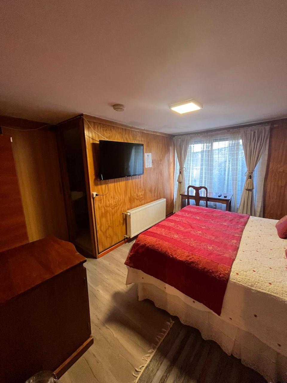 Hostal Espanol Coyhaique Εξωτερικό φωτογραφία