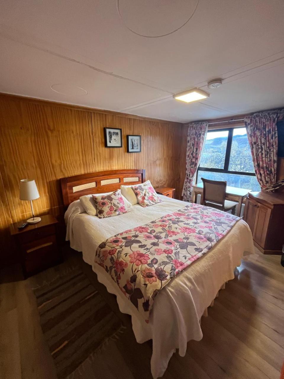 Hostal Espanol Coyhaique Εξωτερικό φωτογραφία