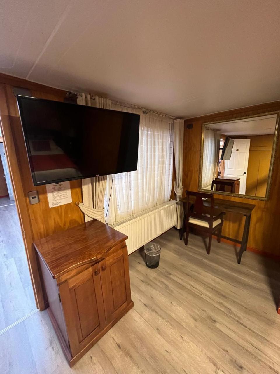 Hostal Espanol Coyhaique Εξωτερικό φωτογραφία