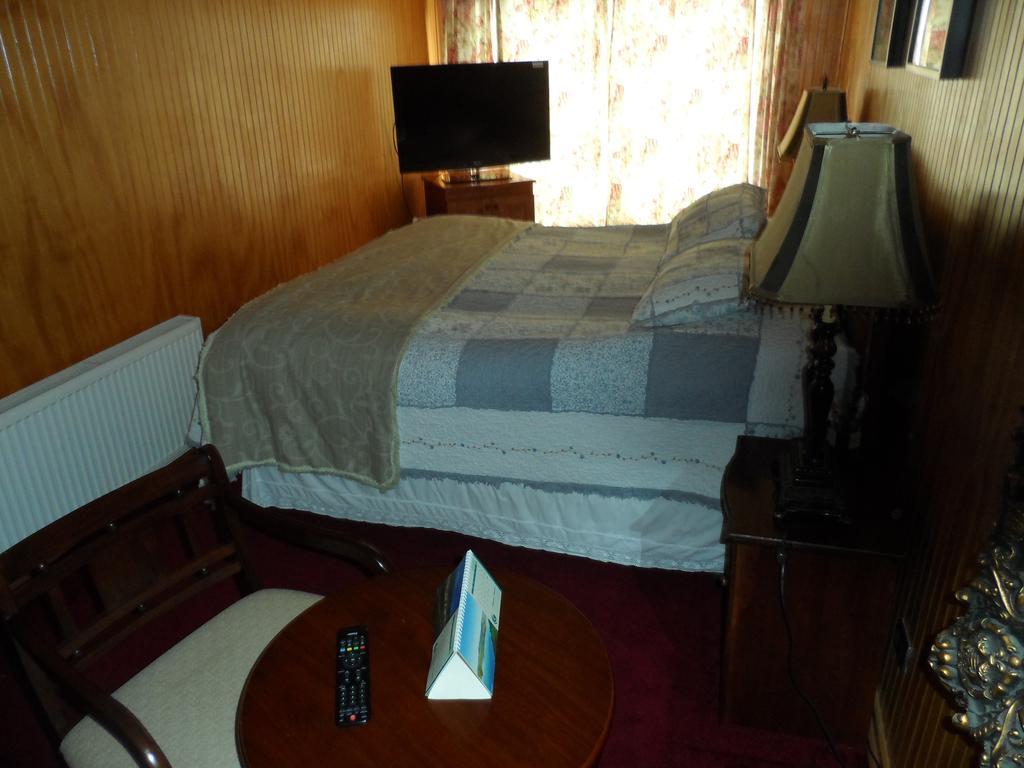 Hostal Espanol Coyhaique Εξωτερικό φωτογραφία